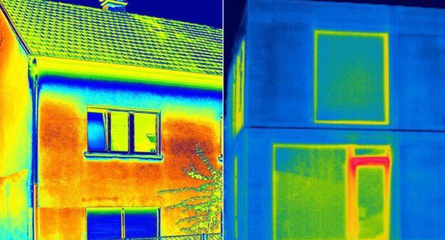 Thermografische foto van een normaal huis tegenover een stro-geisoleerd huis